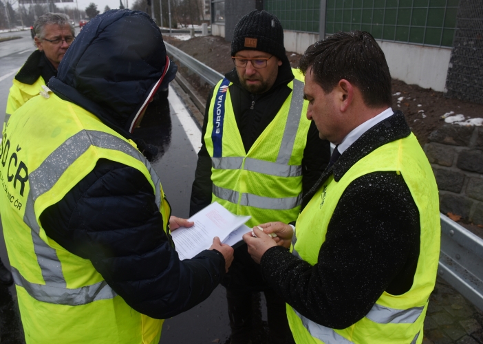 Nová protihluková stěna na hradecké Rašínově třídě uleví místním