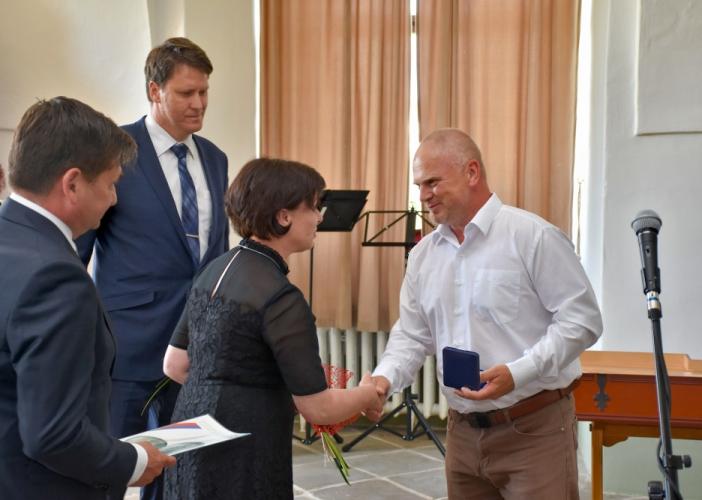 Předání plaket Péče o válečné hroby 2022