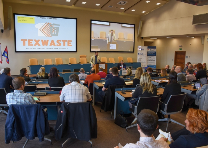 Konference Texwaste představila trendy v recyklaci textilu a oděvů