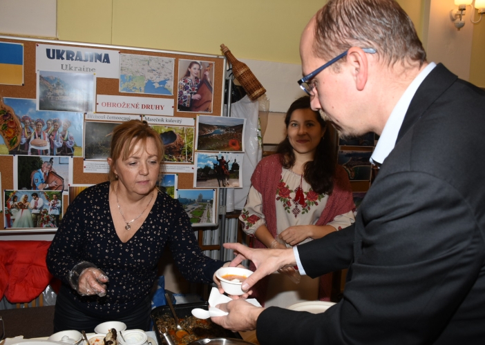 Hradec hostí Setkání národů. Program pro veřejnost začne v 15 hodin