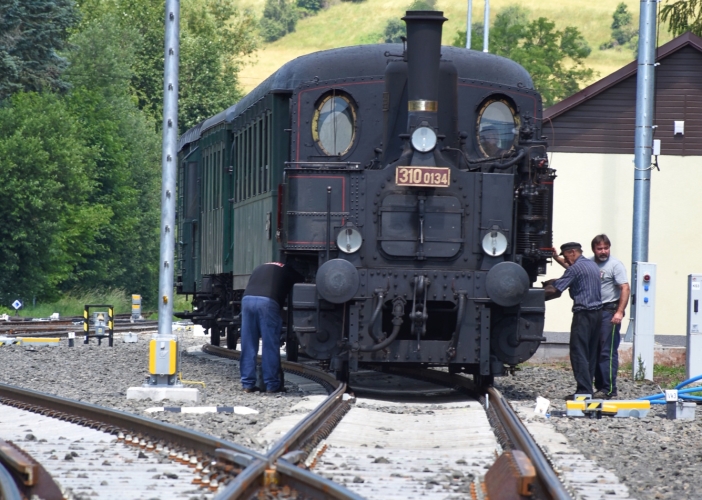 Stát za 1,3 miliardy korun zmodernizoval železniční trať z Opočna do Hronova 