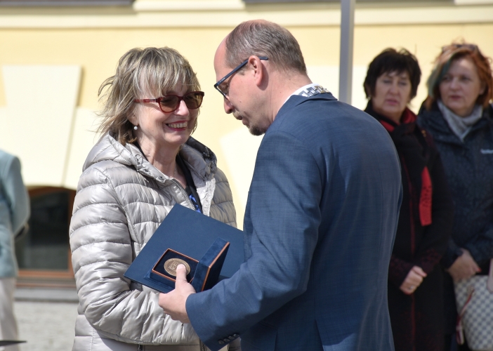 Hejtman Štěpán ocenil významné osobnosti regionu. Kraj dnes oslavuje na Pivovarském náměstí