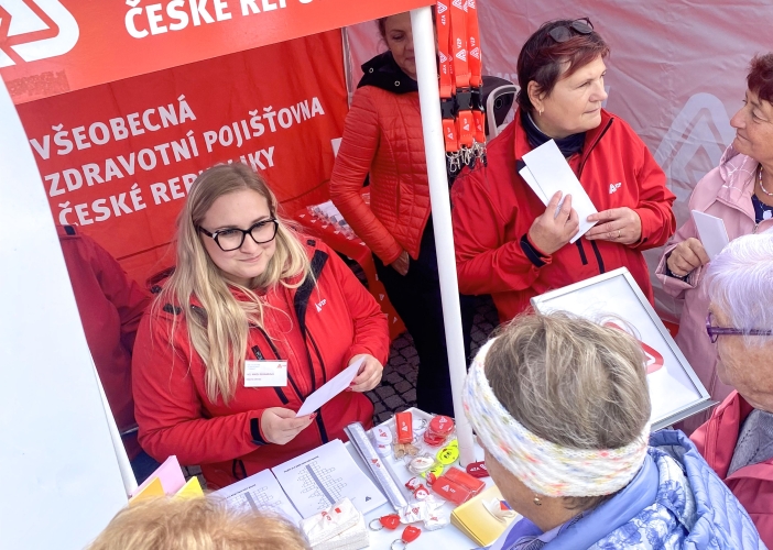 Stovky seniorů z Královéhradeckého kraje oslavily i letos svůj svátek bohatým kulturním programem