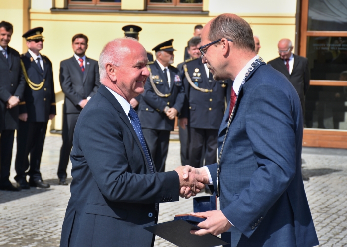 Hejtman Štěpán ocenil významné osobnosti regionu. Kraj dnes oslavuje na Pivovarském náměstí