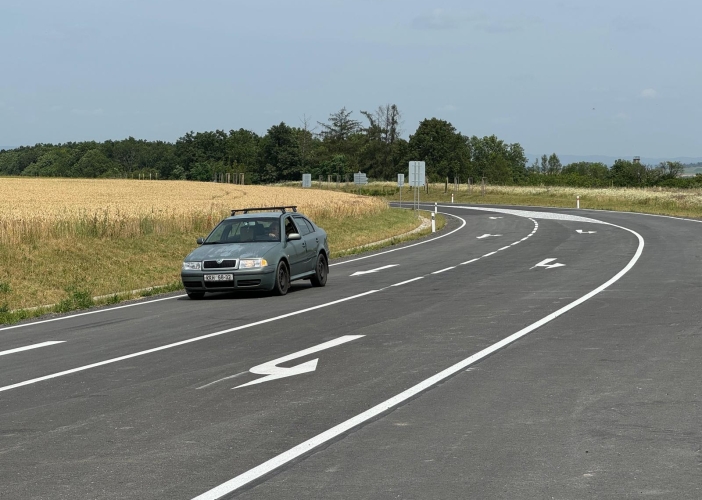 Opočno bez tranzitní dopravy. Kraj dokončil druhou část obchvatu města o osm měsíců dříve, než se plánovalo