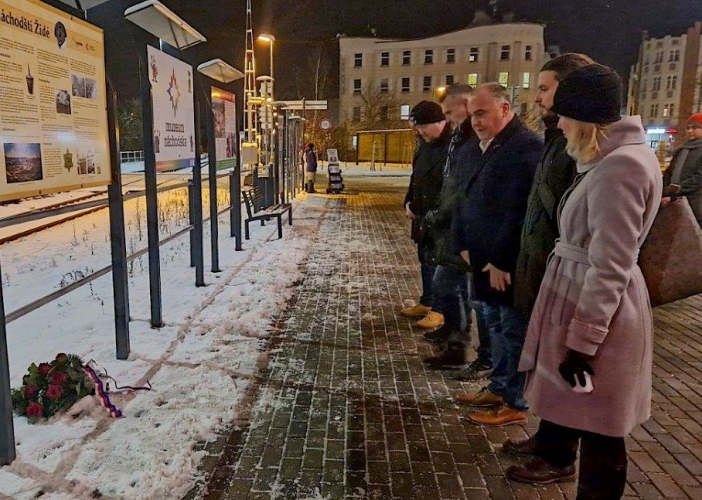 Lidé v Královéhradeckém kraji si připomenuli oběti nacistických zločinů 