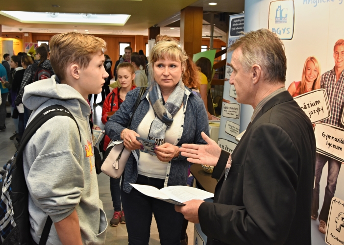 Střední školy váhajícím žákům předvedly, jaké může být studium jejich oborů 