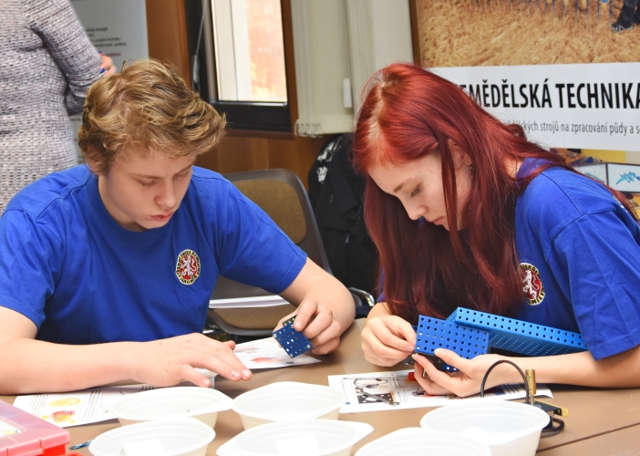 Střední školy váhajícím žákům předvedly, jaké může být studium jejich oborů 